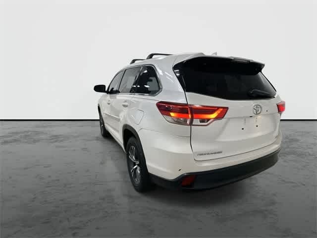 2018 Toyota Highlander LE Plus Blizzard Pearl at AutoNation Ford Gulf Fwy