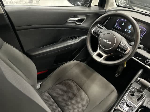 2025 Kia Sportage photo 12 of 32