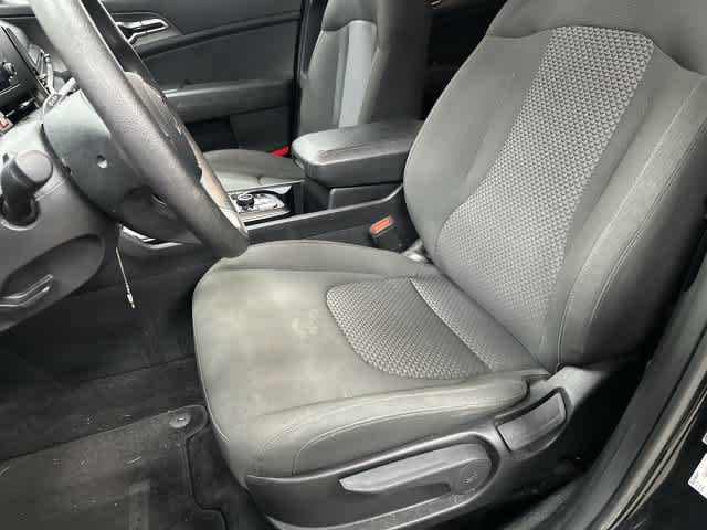 2025 Kia Sportage photo 10 of 32