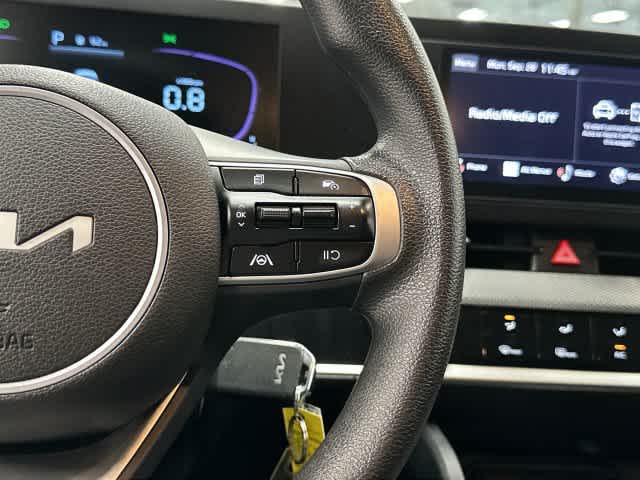 2025 Kia Sportage photo 18 of 32
