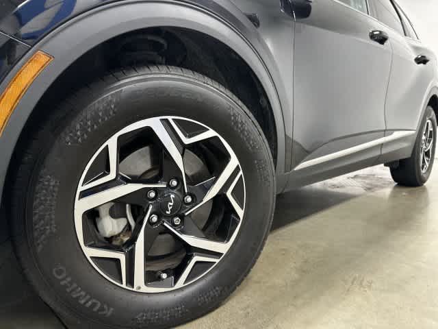 2025 Kia Sportage photo 28 of 32