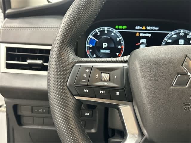 2023 Mitsubishi Outlander SE White Diamond at HGreg Houston