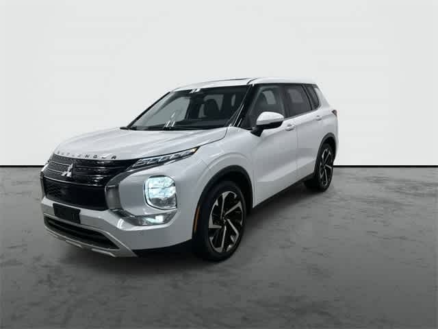 2023 Mitsubishi Outlander SE White Diamond at HGreg Houston
