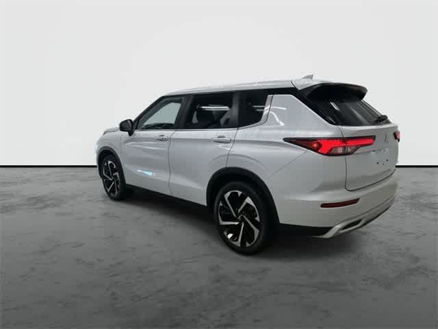 2023 Mitsubishi Outlander SE White Diamond at HGreg Houston