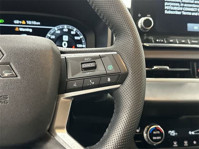 2023 Mitsubishi Outlander SE White Diamond at HGreg Houston