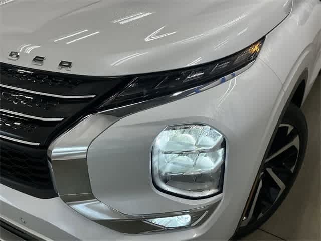 2023 Mitsubishi Outlander SE White Diamond at HGreg Houston