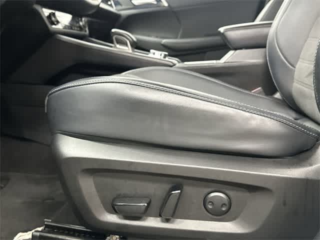 2023 Mitsubishi Outlander SE White Diamond at HGreg Houston