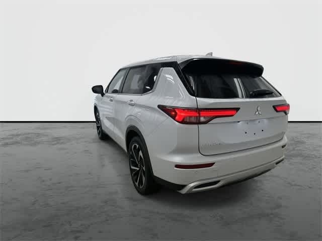 2023 Mitsubishi Outlander SE White Diamond at HGreg Houston