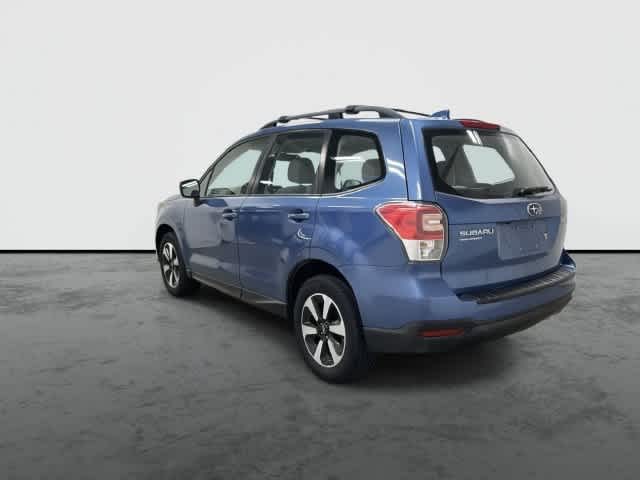 2017 Subaru Forester photo 2 of 32
