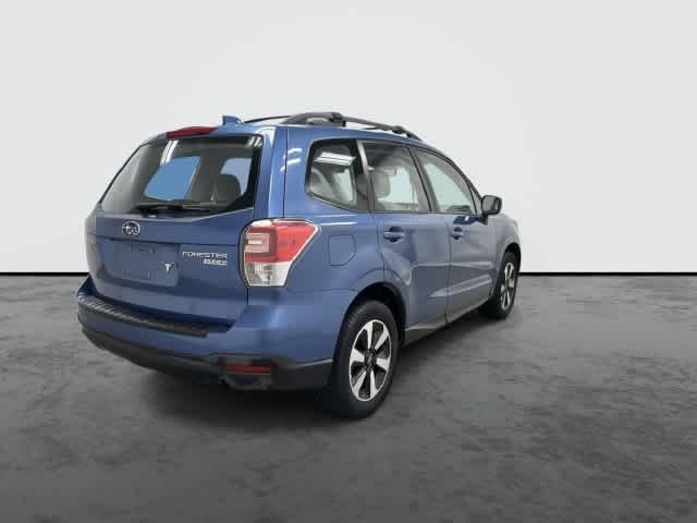 2017 Subaru Forester photo 3 of 32