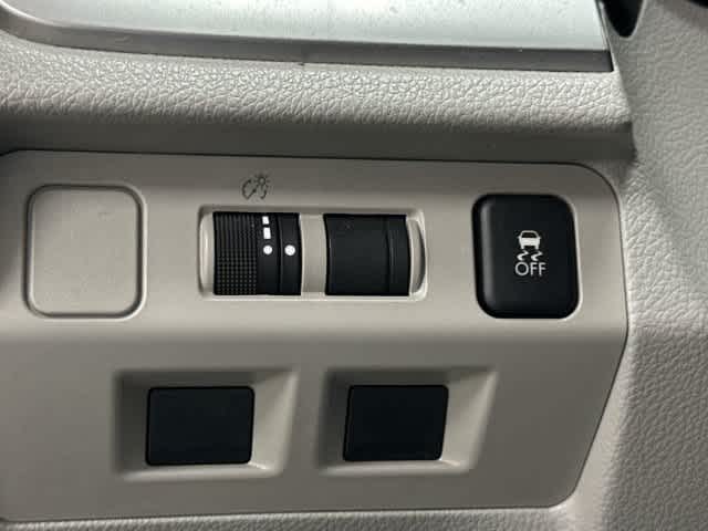 2017 Subaru Forester photo 19 of 32