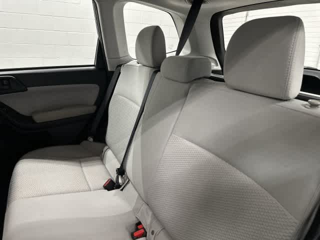 2017 Subaru Forester photo 14 of 32