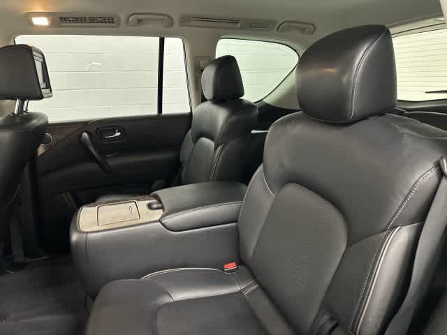 2017 INFINITI QX80 photo 14 of 33