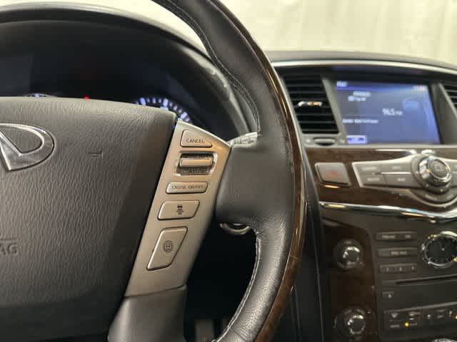 2017 INFINITI QX80 photo 18 of 33