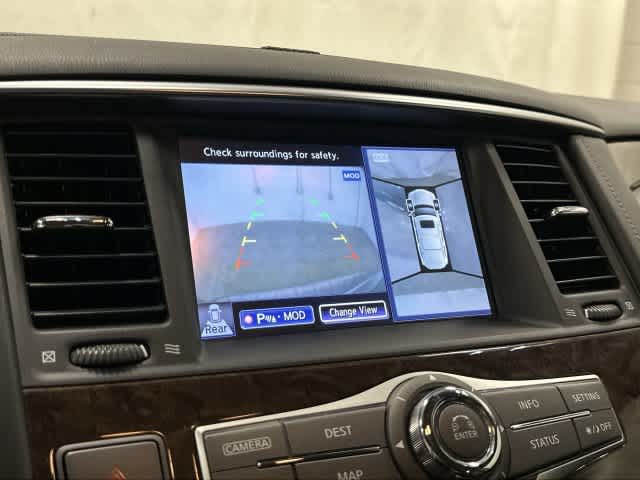 2017 INFINITI QX80 photo 23 of 33