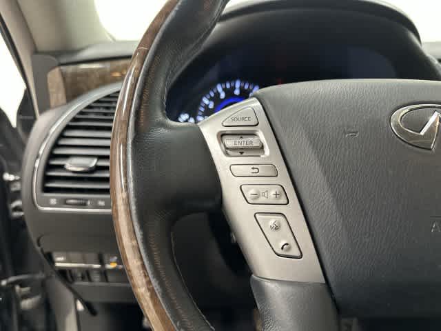 2017 INFINITI QX80 photo 17 of 33