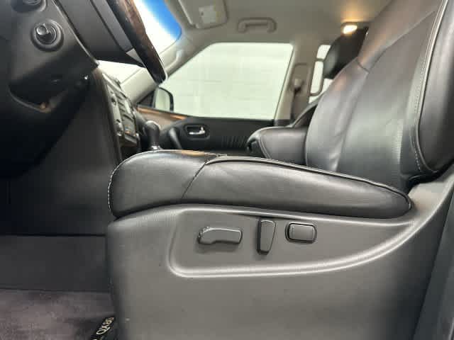 2017 INFINITI QX80 photo 27 of 33