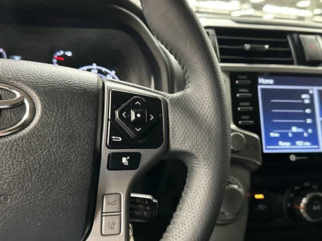 2020 Toyota 4Runner photo 17 of 31