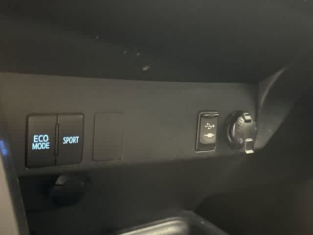 2018 Toyota RAV4 LE Silver Sky Metallic at Beck & Masten Kia