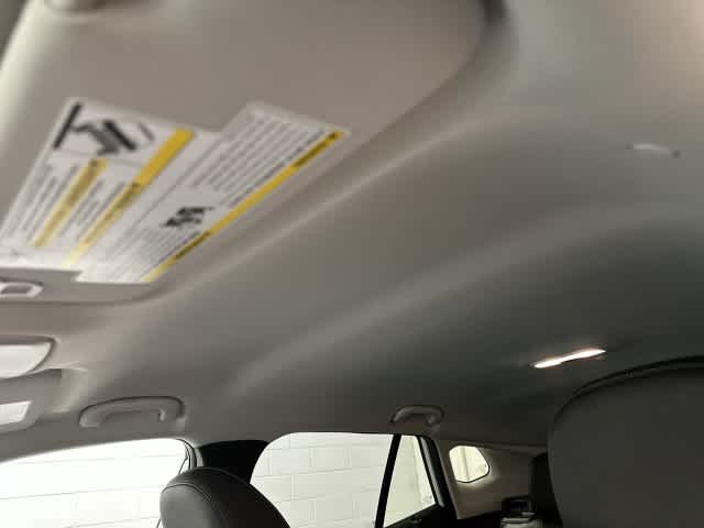 2025 Chevrolet Trax photo 27 of 32