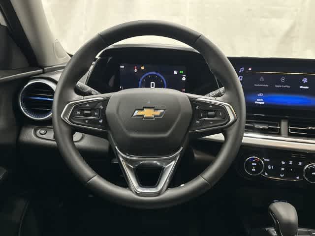 2025 Chevrolet Trax photo 15 of 32