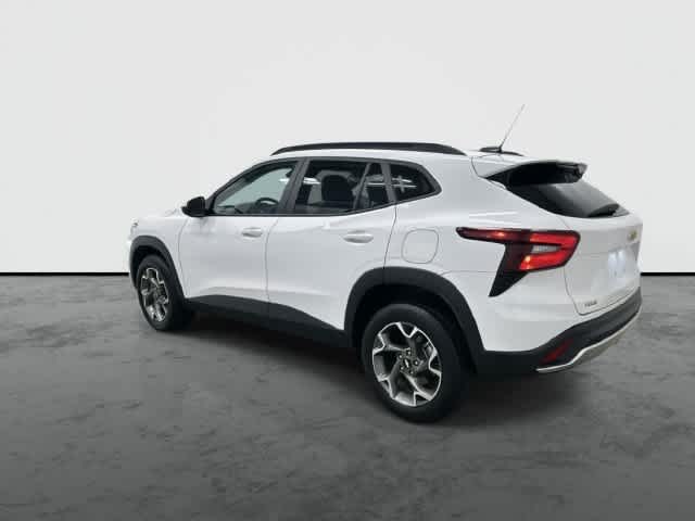 2025 Chevrolet Trax photo 9 of 32