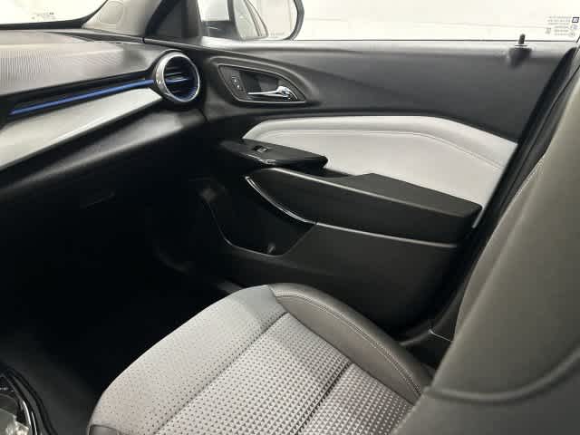 2025 Chevrolet Trax photo 13 of 32
