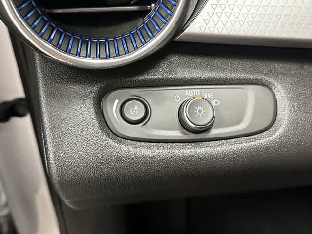 2025 Chevrolet Trax photo 19 of 32