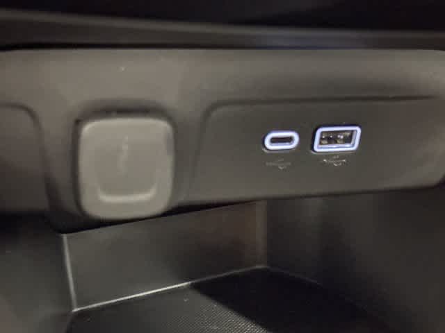2025 Chevrolet Trax photo 25 of 32