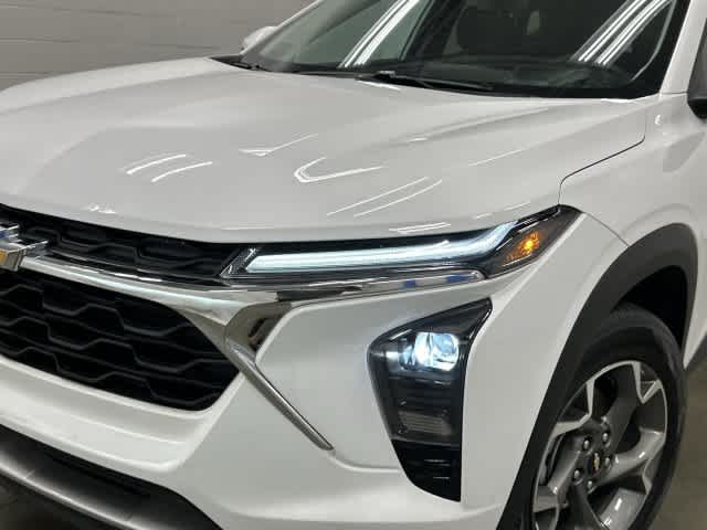 2025 Chevrolet Trax photo 31 of 32