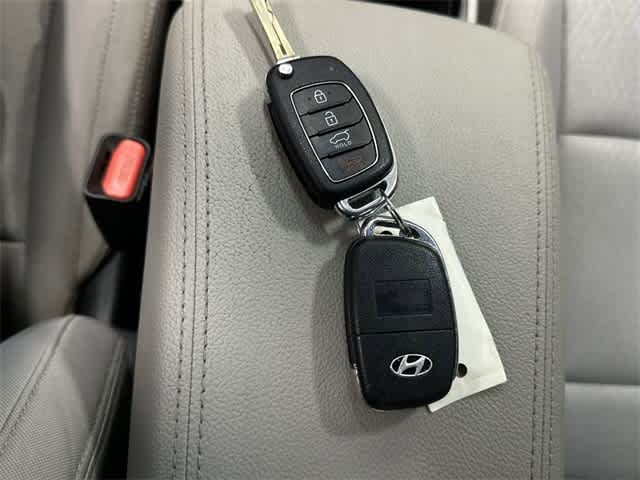 2016 Hyundai Tucson SE Dazzling White at Honda of Clear Lake