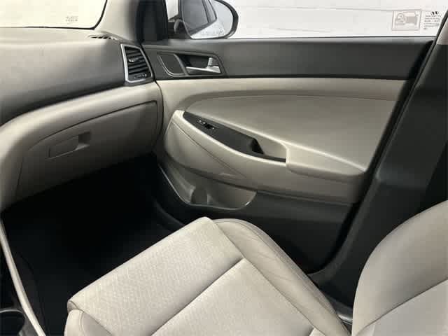 2016 Hyundai Tucson SE Dazzling White at Honda of Clear Lake