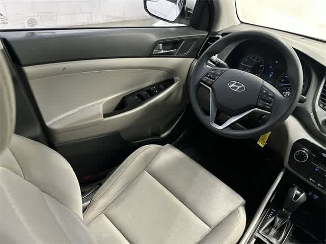 2016 Hyundai Tucson SE Dazzling White at Honda of Clear Lake