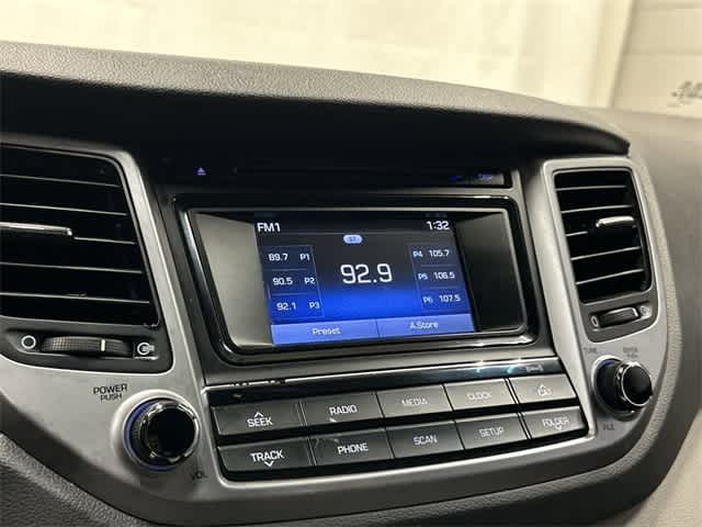 2016 Hyundai Tucson SE Dazzling White at Honda of Clear Lake