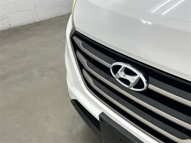 2016 Hyundai Tucson SE Dazzling White at Honda of Clear Lake