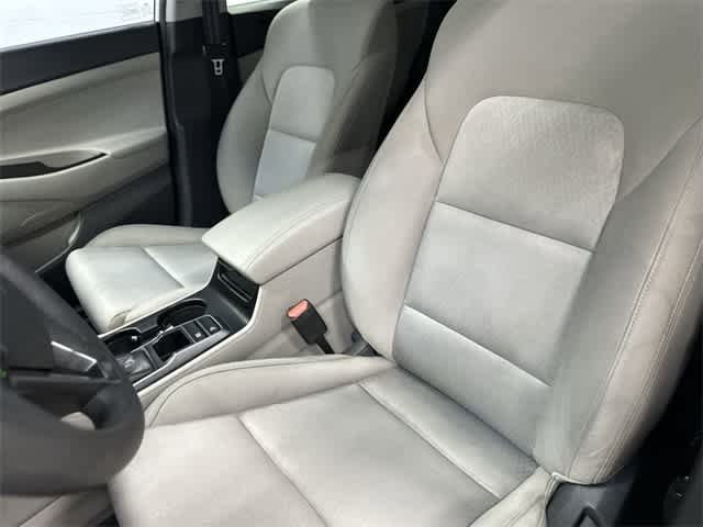 2016 Hyundai Tucson SE Dazzling White at Honda of Clear Lake