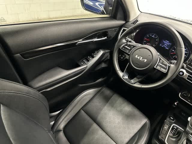 2023 Kia Seltos photo 12 of 33