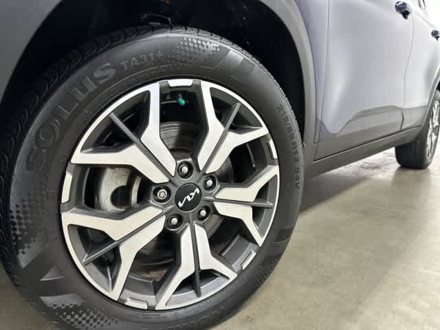 2023 Kia Seltos photo 29 of 33