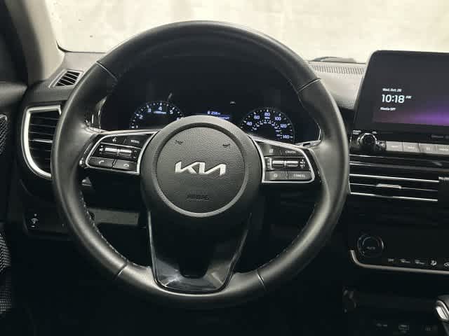 2023 Kia Seltos photo 15 of 33