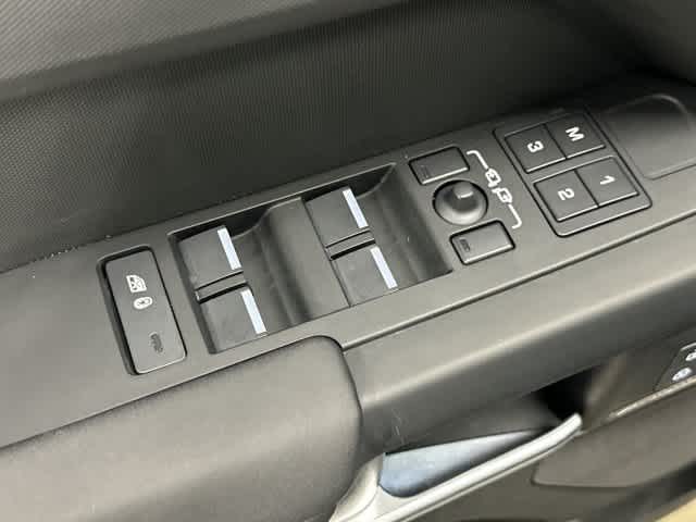 2025 Land Rover Defender photo 20 of 33