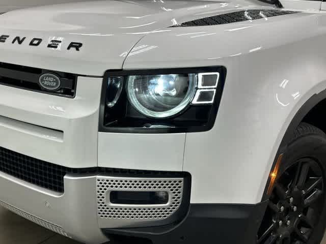 2025 Land Rover Defender photo 32 of 33