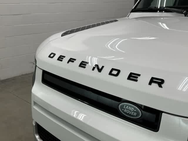 2025 Land Rover Defender photo 31 of 33