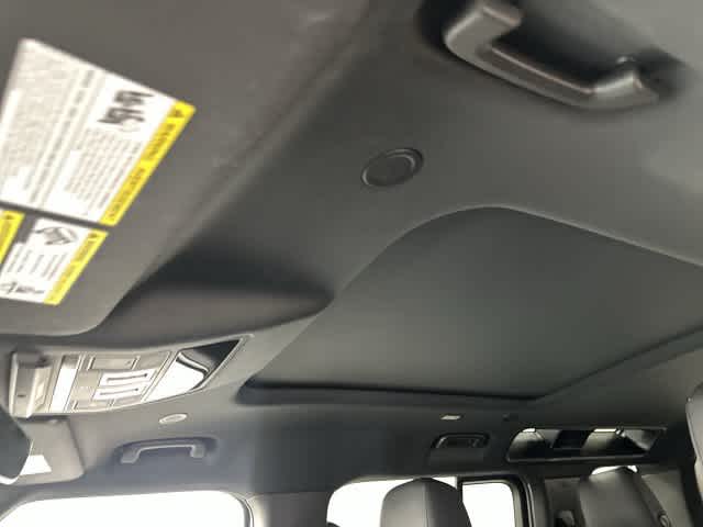 2025 Land Rover Defender photo 28 of 33