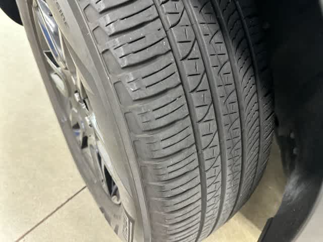 2025 Land Rover Defender photo 30 of 33