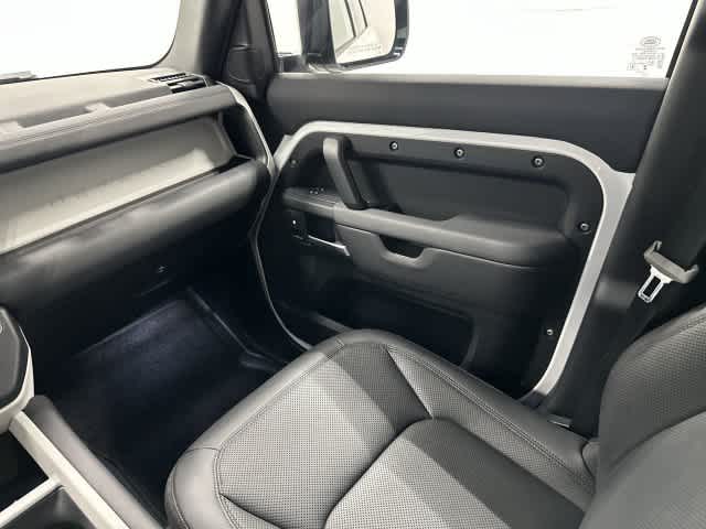 2025 Land Rover Defender photo 13 of 33