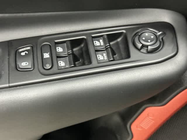 2021 Jeep Renegade photo 19 of 31