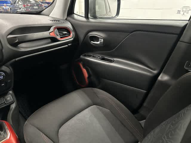 2021 Jeep Renegade photo 13 of 31