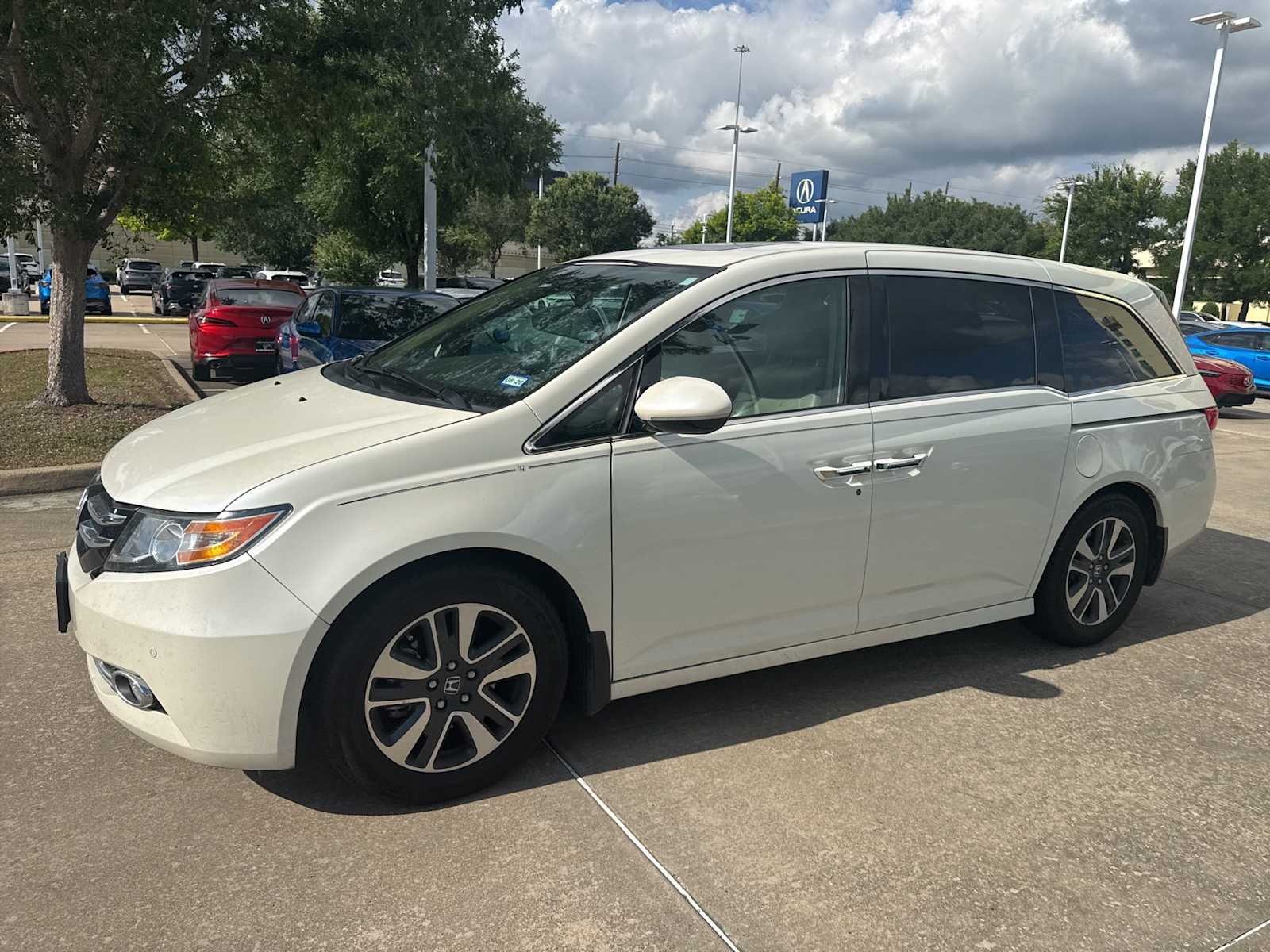 2016 Honda Odyssey Touring's photo