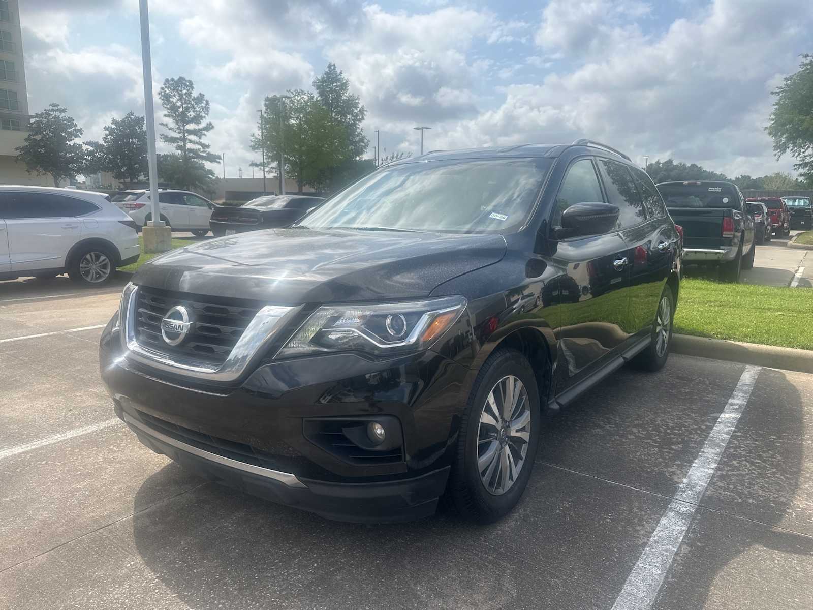 2020 Nissan Pathfinder SV