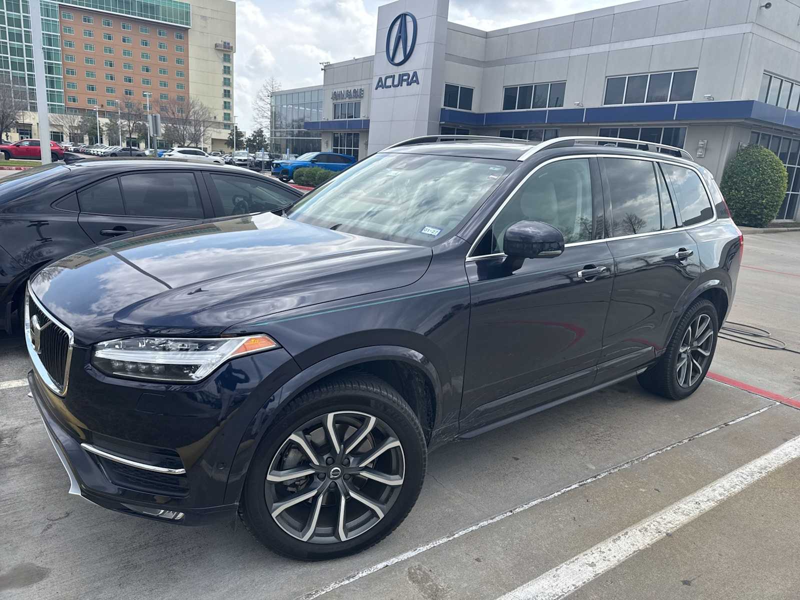 2016 Volvo XC90 T6 Momentum AWD